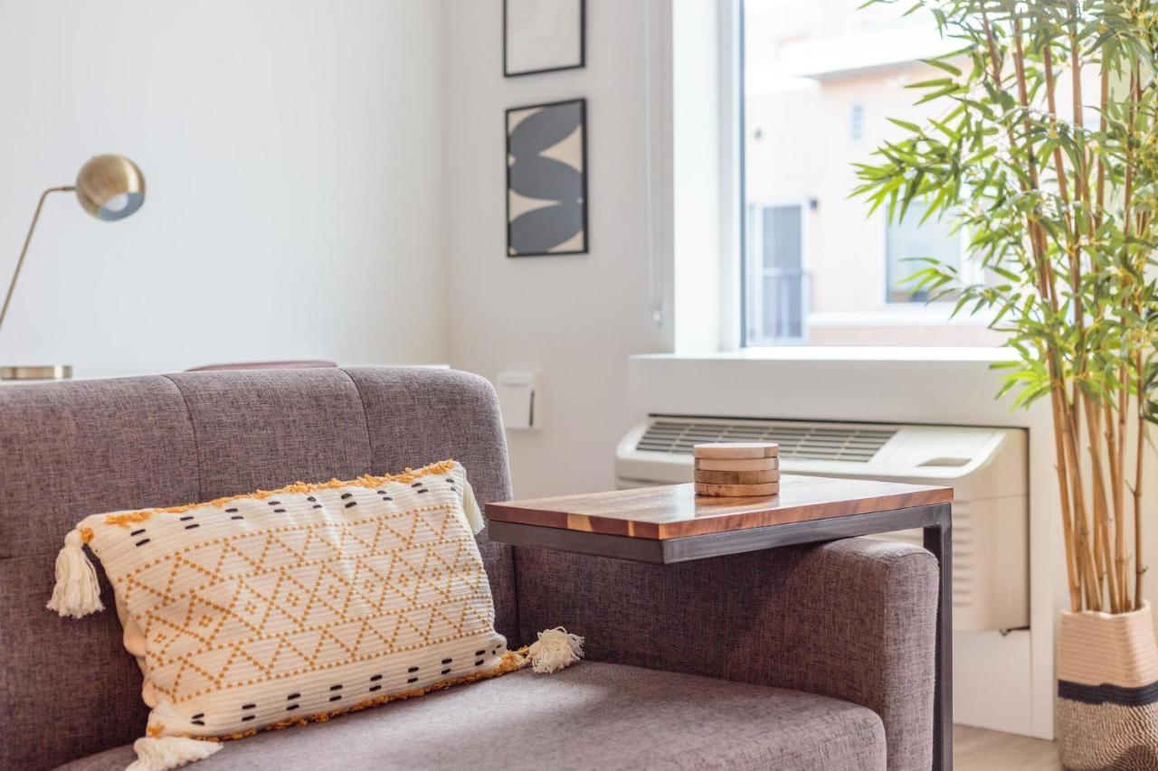 Studio Apartment In Vancouver Extérieur photo